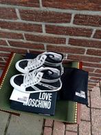 Dames sneakers Mt35 Moschino, Kleding | Dames, Schoenen, Wit, Nieuw, Sneakers, Moschino
