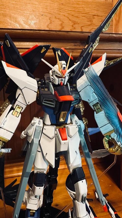 Gundam MG 1 100 Strike Freedom Gundam Full Burst Mode, Verzamelen, Transformers, Gebruikt, Overige generaties, Overige rassen