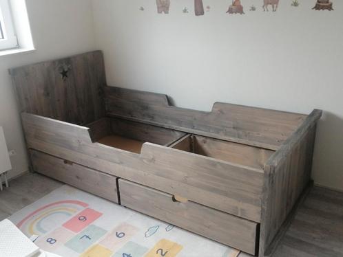 Nieuw leuk stevig steigerhout bed, Enfants & Bébés, Chambre d'enfant | Lits, Neuf, 180 cm ou plus, 85 à 100 cm, Sommier à lattes