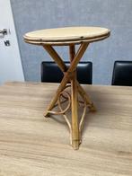 Kleine rotan plantenstaander, Huis en Inrichting, Woonaccessoires | Etagères, Ophalen of Verzenden, Gebruikt