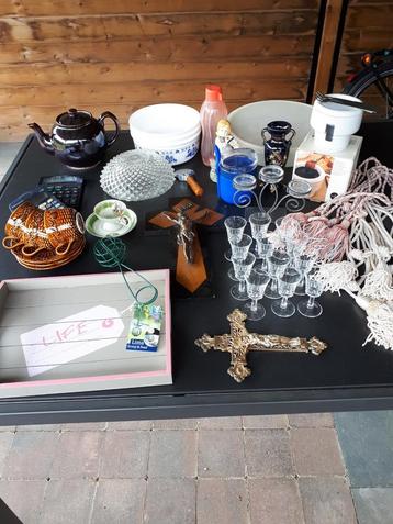 Rommelmarkt spullen beschikbaar voor biedingen