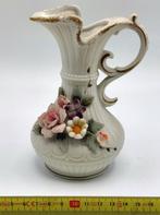 Porseleinen kruikje met bloemen, Antiek en Kunst, Antiek | Vazen, Ophalen of Verzenden
