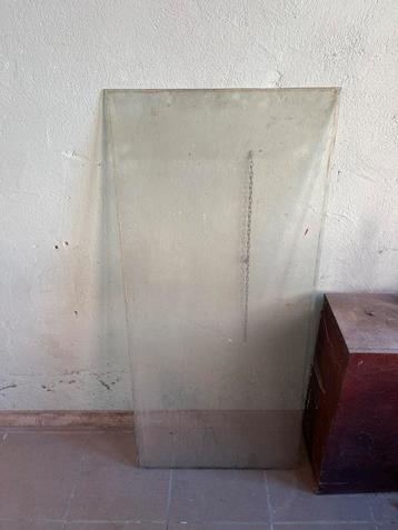 Glasraam beschikbaar voor biedingen