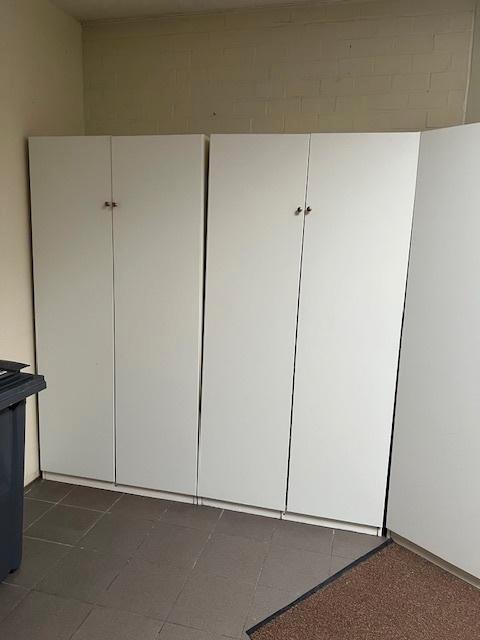 kasten zeer ruim en stevig, Huis en Inrichting, Kasten | Boekenkasten, Gebruikt, 100 tot 150 cm, 150 tot 200 cm, 25 tot 50 cm