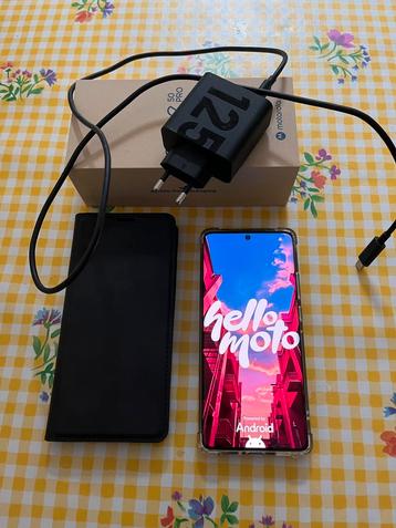 Motorola edge 50 Pro met snellader beschikbaar voor biedingen
