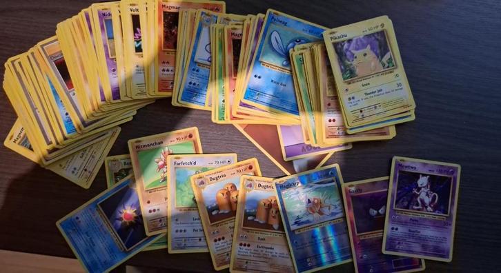 Hoopje pokemon evolutions kaarten, Hobby en Vrije tijd, Verzamelkaartspellen | Pokémon, Gebruikt, Meerdere kaarten, Foil, Ophalen of Verzenden