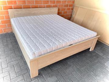 Bed 180x200cm / compleet / z.g.staat ! beschikbaar voor biedingen