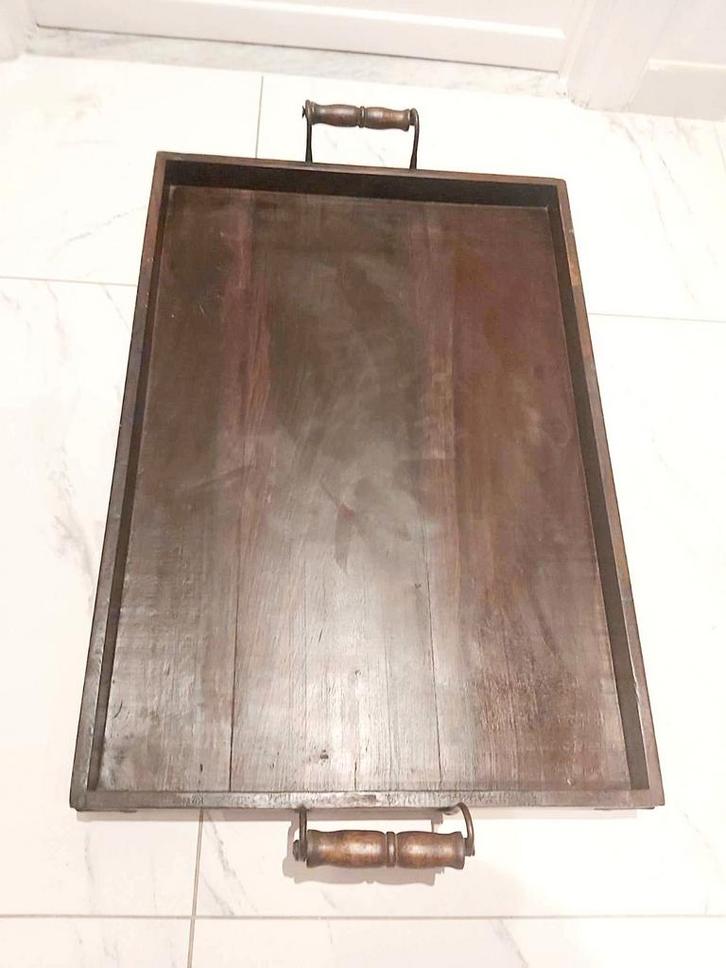 Te koop: Stijlvol houten serveerblad met handgrepen – €49, Huis en Inrichting, Woonaccessoires | Dienbladen, Zo goed als nieuw
