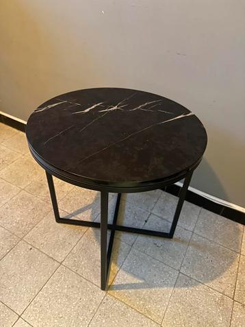 Marmeren bijzettafel van Furnified beschikbaar voor biedingen