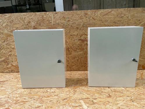 ijzeren kastjes (2x) - Links of rechts draaiende deurtjes, Huis en Inrichting, Kasten | Dressoirs, Zo goed als nieuw, Minder dan 50 cm