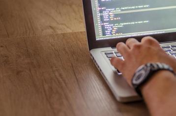 Website op maat – inclusief extra services beschikbaar voor biedingen