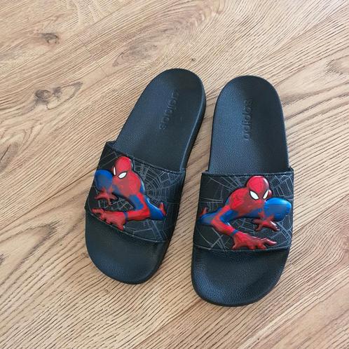 Claquettes Adidas Marvel, Kinderen en Baby's, Babykleding | Schoentjes en Sokjes, Nieuw