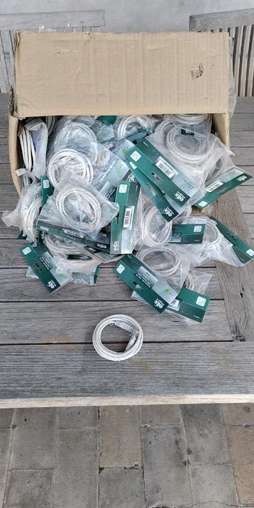 Lot de 105 câbles réseau RJ45 ethernet cat.5E L.1.5m neufs, Enlèvement, Neuf