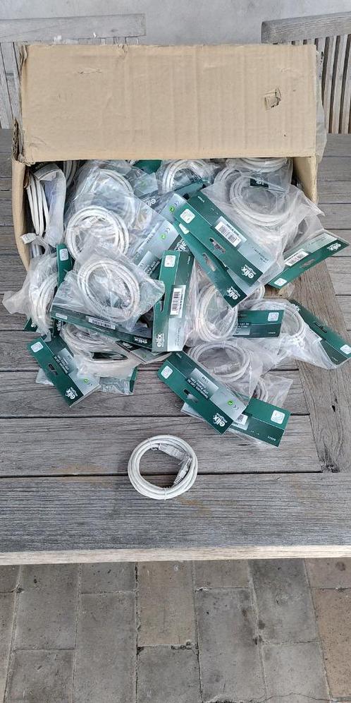 Set van 105 nieuwe RJ45 ethernet cat.5e L.1.5m netwerkkabels, Computers en Software, Pc- en Netwerkkabels, Nieuw, Ophalen
