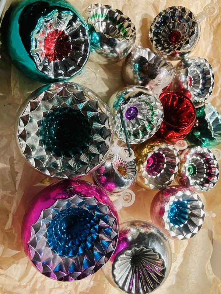 Lot van 106 retro plastic kerstballen, Diversen, Kerst, Zo goed als nieuw, Ophalen