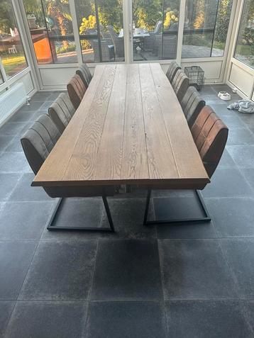 Massief eiken eettafel met stalen onderstel en 8 stoelen, Cinq personnes ou plus, Métal, Comme neuf, Enlèvement