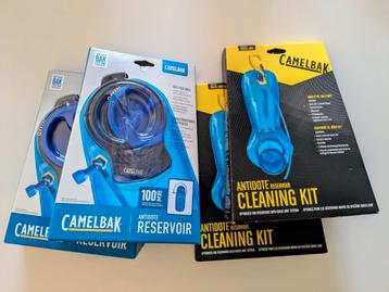 2X CamelBak ANTIDOTE 3L reservoir + cleaning kits, Enlèvement ou Envoi, Comme neuf