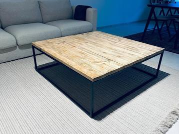 salontafel – hout met zwart metaal onderstel  beschikbaar voor biedingen