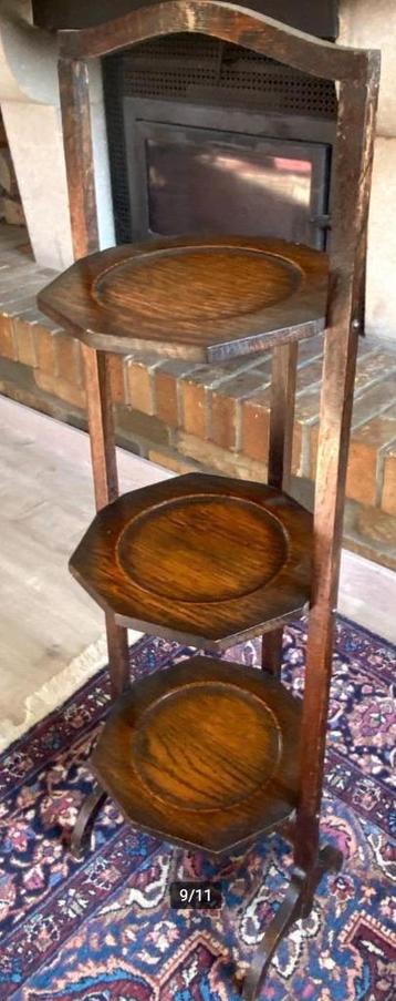 Opvouwbaar bordenrek of „Cake Stand” eind 19e eeuw beschikbaar voor biedingen