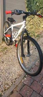 Vélo vtt 24pouces garçon de 9ans à 12ans et 1m25 à 1m50, Fietsen en Brommers, Ophalen, Zo goed als nieuw, Versnellingen