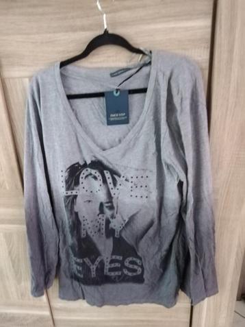 t shirt emoi en plus maat 50/52(doos kleedjes) beschikbaar voor biedingen