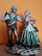 Oud porseleinen koppel van Capodimonte, Ophalen