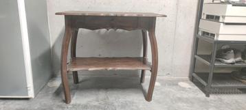 Vintage houten bijzettafel – uniek en karaktervol beschikbaar voor biedingen
