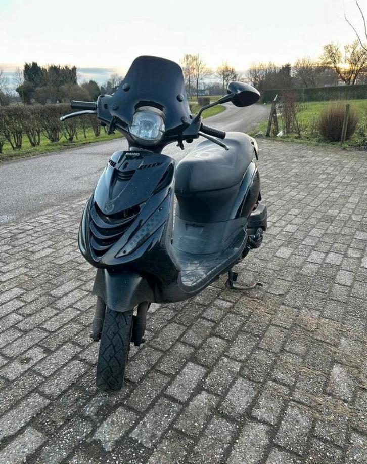 Piagio zip 50cc 4 takt, Fietsen en Brommers, Scooters | Piaggio, Zo goed als nieuw, Zip, Benzine, Ophalen