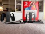 Switch OLED, Games en Spelcomputers, Spelcomputers | Nintendo Switch, Ophalen, Switch OLED