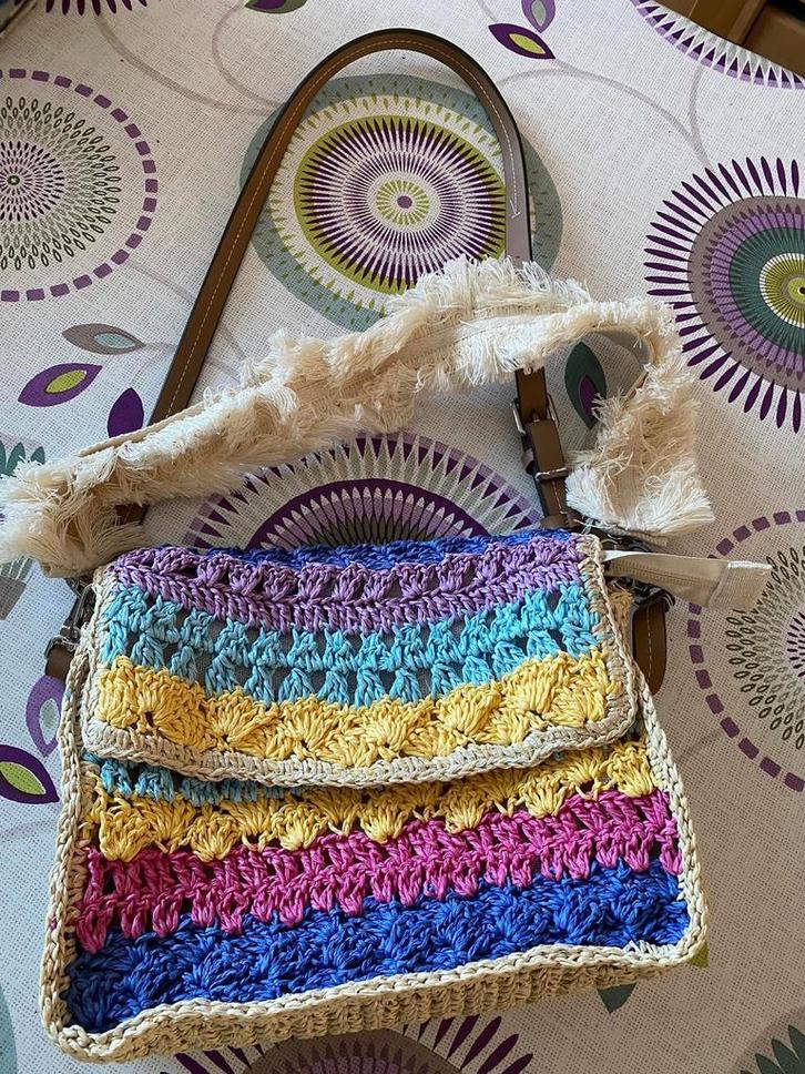 Sac à main / bandoulière 𝙋𝘼𝙍𝙁𝙊𝙄𝙎, Bijoux, Sacs & Beauté, Sacs | Sacs à bandoulière, Enlèvement ou Envoi