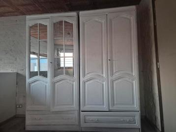 Kleerkast beschikbaar voor biedingen