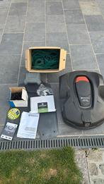 Husqvarna 320, stilgevallen., Tuin en Terras, Robotmaaiers, Ophalen, Gebruikt, Met regensensor, 20 tot 25 cm