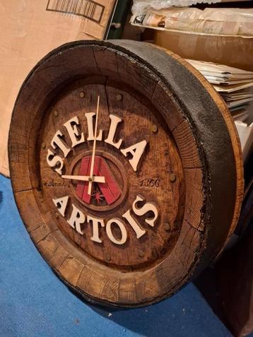 Reclamebord Stella Artois in tondeksel vorm beschikbaar voor biedingen