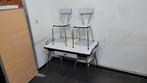 ancien table en formica vintage avec tiroirs et 4 chaises et, Enlèvement ou Envoi