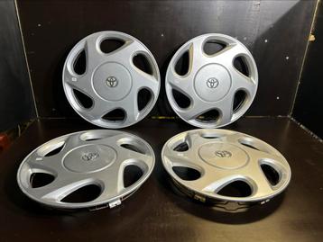 4 wieldoppen Toyota Corolla Auris Verso Yaris Aygo 15" beschikbaar voor biedingen
