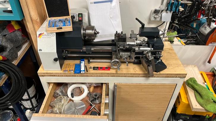 Wabeco D4000 (2018) + onderstel, Doe-het-zelf en Bouw, Draaibanken, Zo goed als nieuw, Metaaldraaibank, Minder dan 500 mm, Ophalen