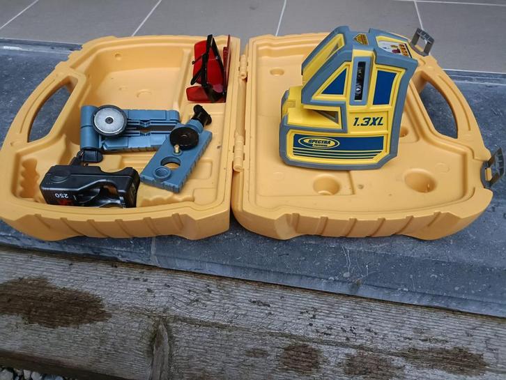 Spectra Precision 1.3 XL Multi-Purpose Crossline Laser, Doe-het-zelf en Bouw, Meetapparatuur, Zo goed als nieuw, Ophalen