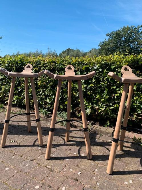 Spaanse barkrukken jaren 60-70, Huis en Inrichting, Barkrukken, Gebruikt, 60 tot 90 cm, Hout, Metaal, 3 krukken, Met voetsteun