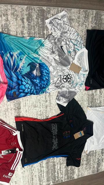 Barca en brazilie shirt beschikbaar voor biedingen