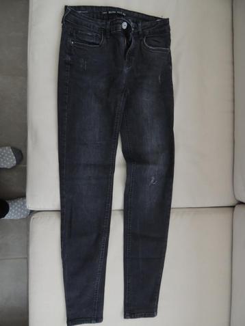 jeans Bershka beschikbaar voor biedingen