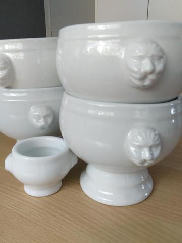 4 witte soepkommen beschikbaar voor biedingen