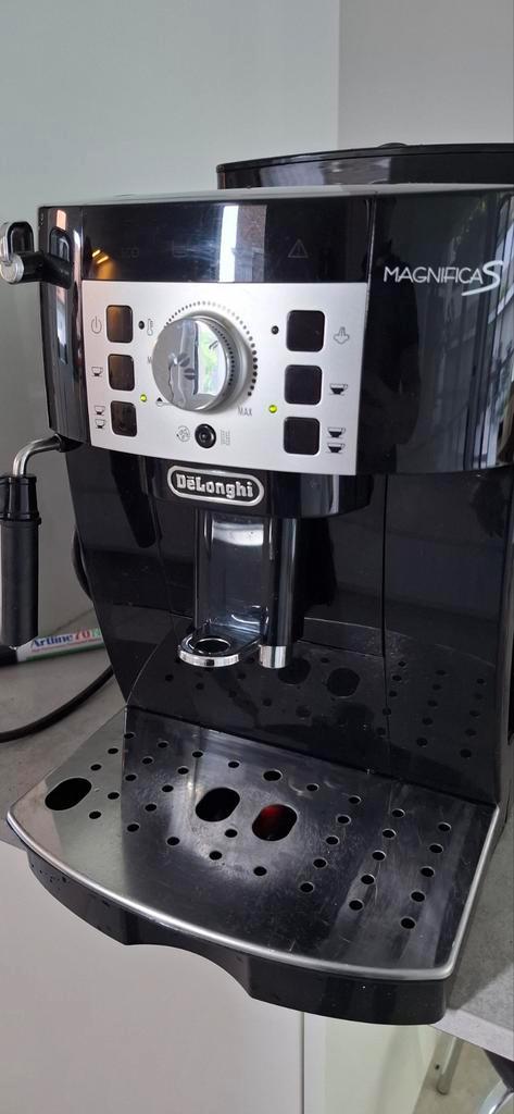Delonghi magnifica S koffiemachine met 3m garantie, Elektronische apparatuur, Koffiezetapparaten, Zo goed als nieuw, Gemalen koffie