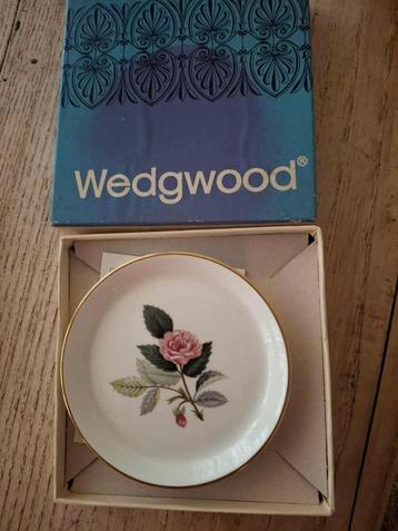 Schoteltje en bordje Wedgwood beschikbaar voor biedingen