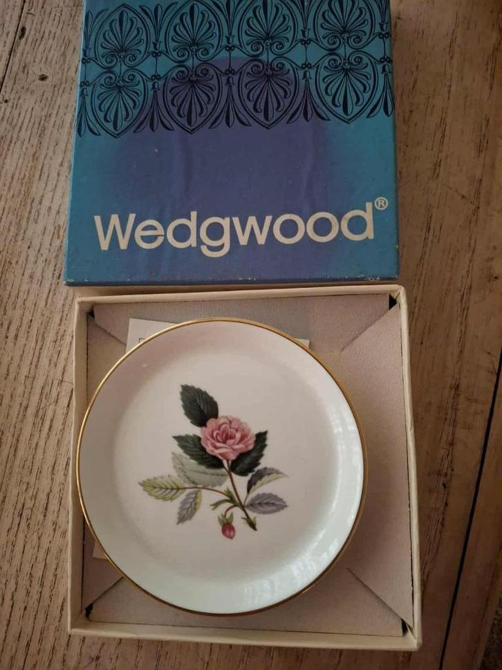 Schoteltje en bordje Wedgwood, Antiek en Kunst, Antiek | Keramiek en Aardewerk, Ophalen of Verzenden