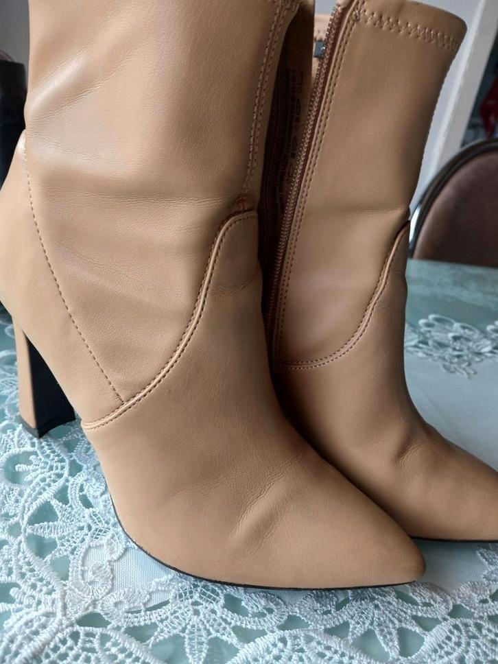 Camelkleurige laarzen met hakken, Kleding | Dames, Schoenen, Zo goed als nieuw, Schoenen met hoge hakken, Beige, Ophalen