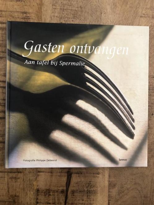 Gasten ontvangen aan tafel bij spermalie Sonja Saelaert, Boeken, Kookboeken, Zo goed als nieuw, Ophalen of Verzenden