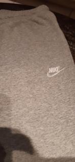 Nike trainingbroek en Nike t shirt maat L (nieuwstaat), Comme neuf, Taille 42/44 (L), Enlèvement ou Envoi