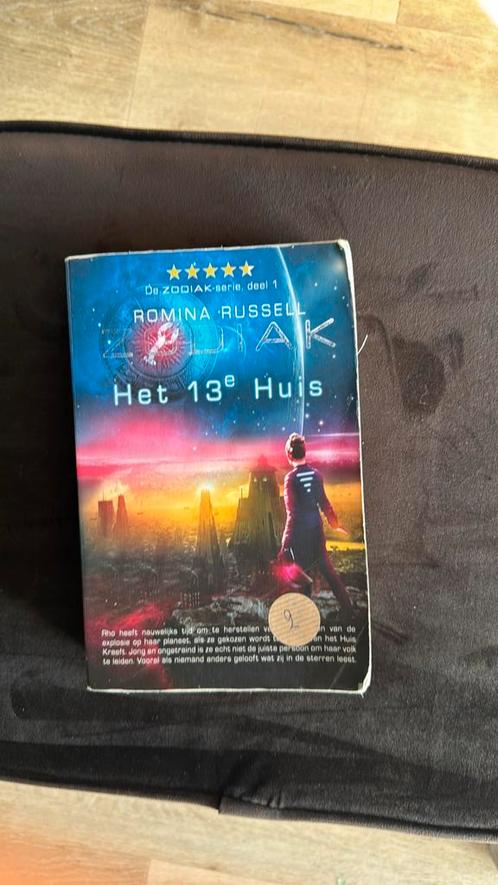 Romina Russell - Het 13e huis, Boeken, Kinderboeken | Jeugd | 13 jaar en ouder, Zo goed als nieuw, Ophalen