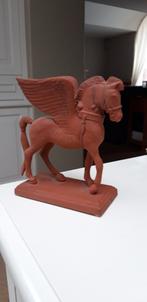 Beeldje Pegasus terracotta, Antiek en Kunst, Antiek | Keramiek en Aardewerk, Ophalen