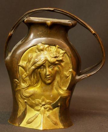 Zeer zeldzame bronzen Art Nouveau vaas uit 1900, gesigneerd 